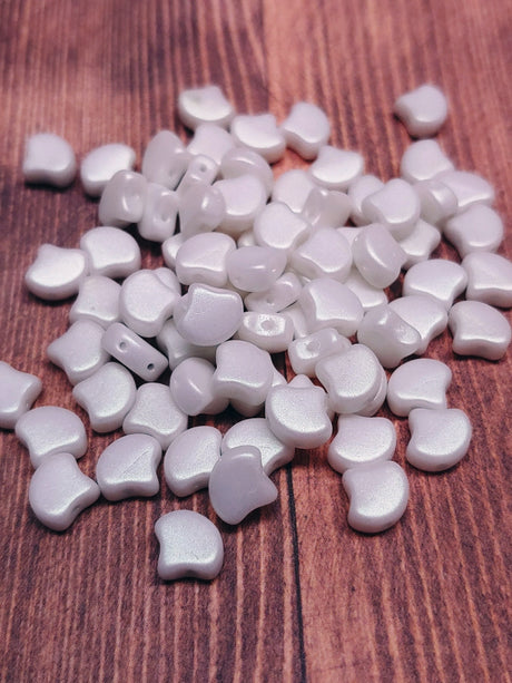 Ginko Bead Chatoyant Shimmer White, 2-Hole Czech Glass 7.5x7.5mm, 02010-29703-35 beads